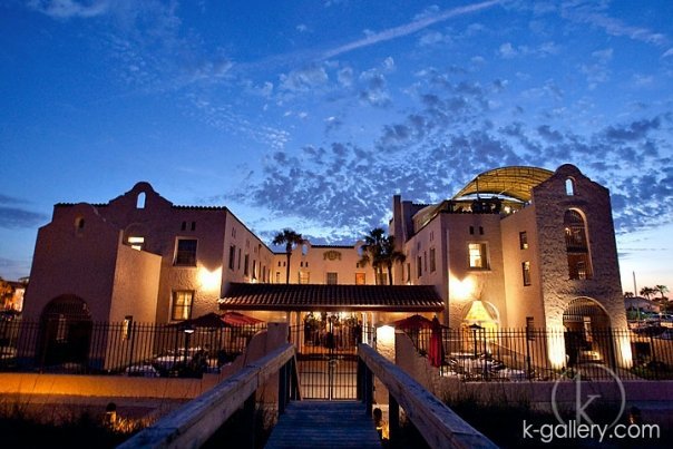 Beautiful night view of the hotel.