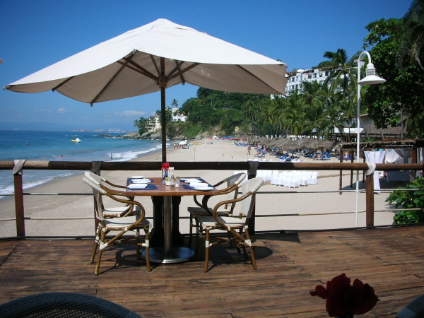 Lunch on a tropical beach